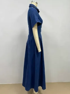 Robe longue en jean boutonnée sur le devant pour femme - Robe en jean bleu foncé style bohème coupe trapèze et manches courtes - Tenue décontractée d'été 2026