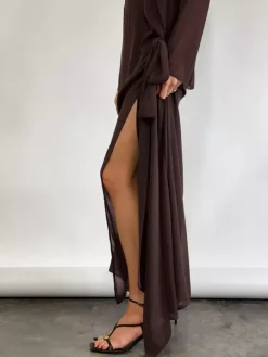 Robe longue en maille transparente à manches longues et fente latérale style cache-maillot pour femme 2026