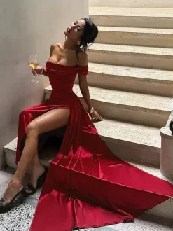 Robe longue en satin à épaules dénudées pour femme - Robe élégante rouge bordeaux à fente haute et fronces - Tenue idéale pour les invités aux mariages de printemps 2026