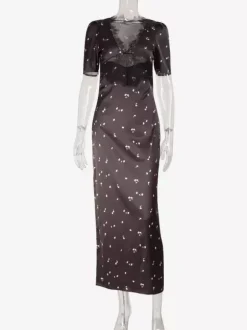 Robe longue en satin et dentelle patchwork pour femme - Imprimé floral noir col en V manches courtes coupe ajustée - Idéale pour les soirées d'été 2026