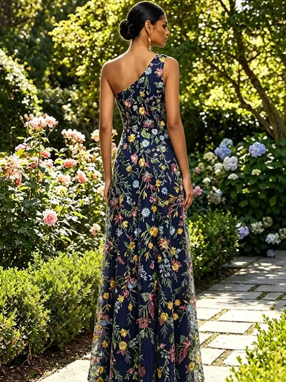 Robe longue en tulle brodée de fleurs asymétrique col drapé fente haute idéale pour une invitée de mariage ou une soirée de gala.