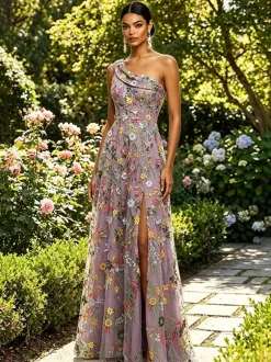 Robe longue en tulle brodée de fleurs asymétrique col drapé fente haute idéale pour une invitée de mariage ou une soirée de gala.