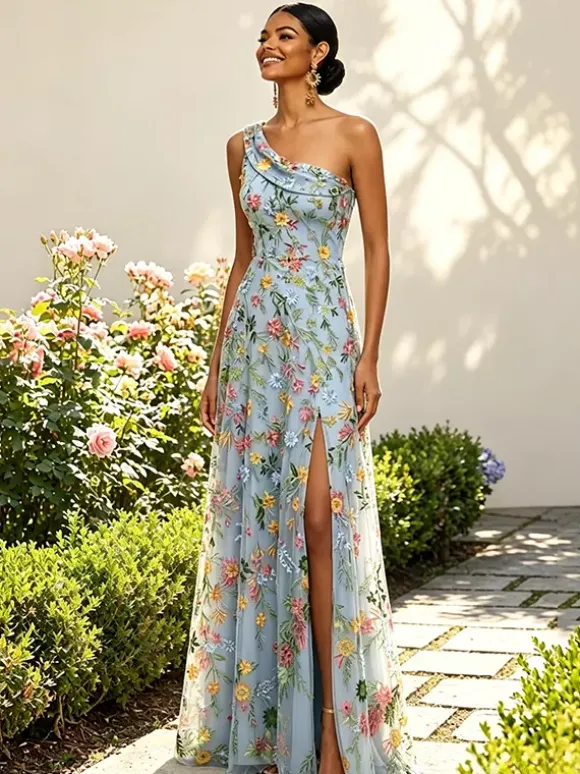Robe longue en tulle brodée de fleurs asymétrique col drapé fente haute idéale pour une invitée de mariage ou une soirée de gala.
