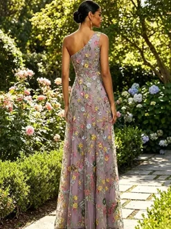 Robe longue en tulle brodée de fleurs asymétrique col drapé fente haute idéale pour une invitée de mariage ou une soirée de gala.