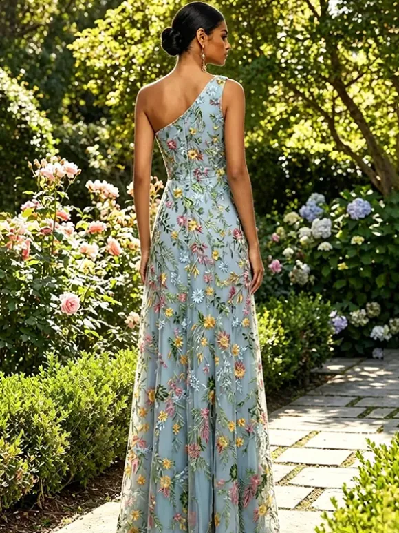 Robe longue en tulle brodée de fleurs asymétrique col drapé fente haute idéale pour une invitée de mariage ou une soirée de gala.