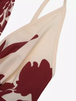 Robe longue fluide à bretelles spaghetti imprimé floral crème bordeaux décolleté en V profond idéale pour l'été et la plage.