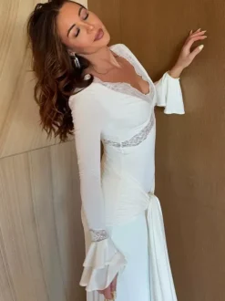 Robe longue maxi à col en V et bordure en dentelle pour femme - Robe moulante blanche bohème à manches longues et poignets trompette - Idéale pour un mariage printanier à la plage (2026)