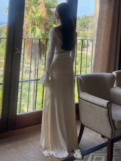 Robe longue maxi à col en V et bordure en dentelle pour femme - Robe moulante blanche bohème à manches longues et poignets trompette - Idéale pour un mariage printanier à la plage (2026)