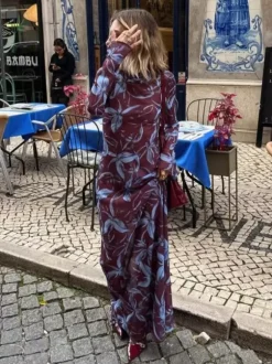 Robe longue moulante rétro à manches longues et imprimé floral coupe ajustée collection 2026