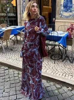 Robe longue moulante rétro à manches longues et imprimé floral coupe ajustée collection 2026