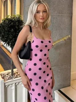 Robe longue rose à pois pour femme dos nu lacée sans manches bretelles et col montant.