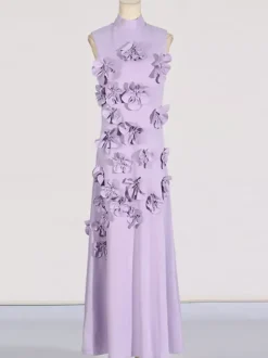 Robe longue rose sans manches ornée de fleurs en 3D