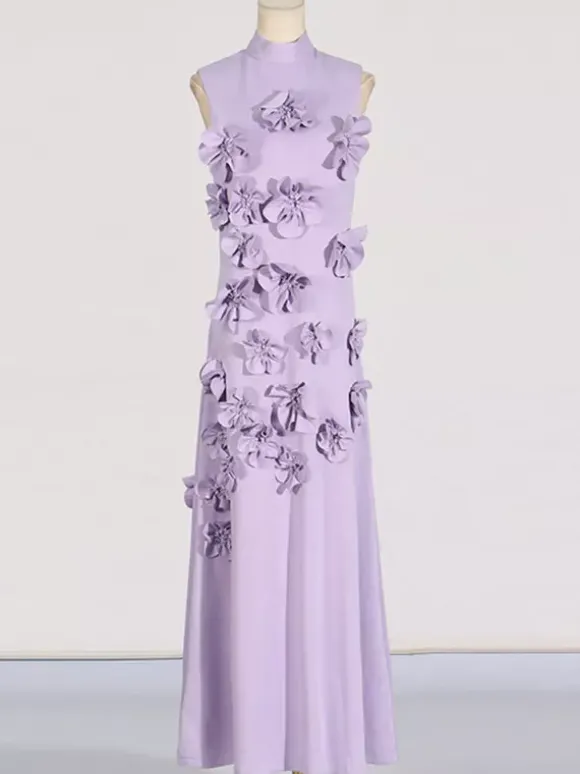 Robe longue rose sans manches ornée de fleurs en 3D