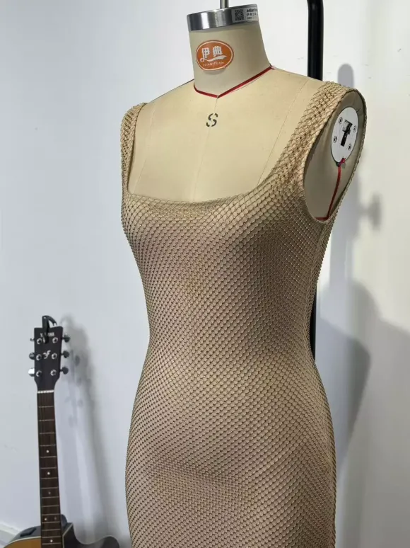 Robe longue sirène moulante à col carré et paillettes glamour pour femme 2026
