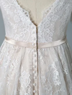 Robe mariée col et dos en V manche courte ne dentelle à traîne Robe de mariée