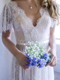 Robe mariée col et dos en V manche courte ne dentelle à traîne Robe de mariée