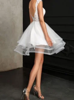 Robe mariée courte col rond en dentelle jupe à plusieurs niveaux au dessus de genou Robe de mariage