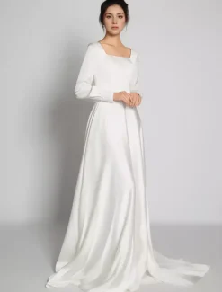 Robe mariée simple col carré manche longue boutonné sur dos à traîne