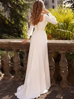 Robe mariée simple col carré manche longue boutonné sur dos à traîne