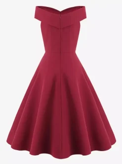 Robe midi bordeaux à épaules dénudées et coupe trapèze pour femme élégante et habillée.