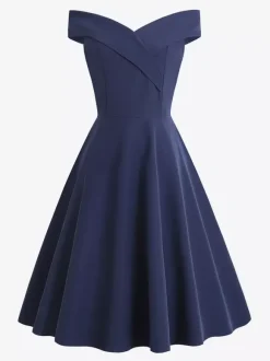 Robe midi bordeaux à épaules dénudées et coupe trapèze pour femme élégante et habillée.