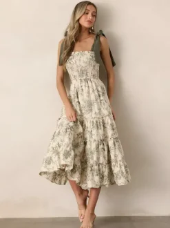 Robe midi fleurie à smocks pour femme - Robe d'été vert sauge bohème à épaules dénudées et volants étagés - Idéale pour les vacances d'été à la plage 2026