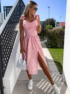 Robe midi rose en lycra spandex pour femme dos nu sans manches à fleurs et taille naturelle ornée de fleurs.