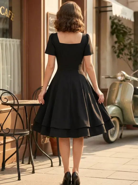 Robe midi vintage noire à col carré pour l'été 2026
