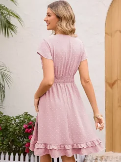 Robe mi-longue rose pâle à col en V et ourlet à volants avec taille froncée 2026