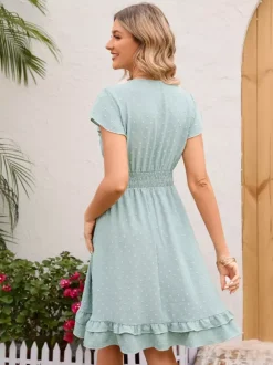 Robe mi-longue rose pâle à col en V et ourlet à volants avec taille froncée 2026