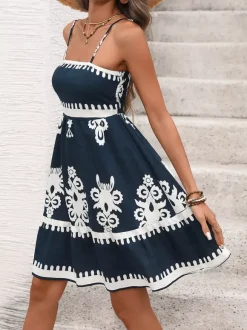 Robe mini à bretelles spaghetti imprimée bleu marine et blanc pour femme sans manches coupe trapèze idéale pour l'été et la plage.
