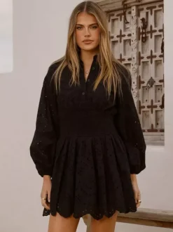 Robe mini à manches longues et 艙illets pour femme - Robe patineuse bohème à taille smockée et ourlet évasé - Idéale pour les vacances de printemps à la plage 2026
