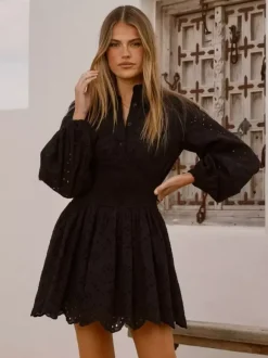 Robe mini à manches longues et 艙illets pour femme - Robe patineuse bohème à taille smockée et ourlet évasé - Idéale pour les vacances de printemps à la plage 2026