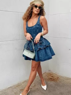 Robe mini en jean bleu marine sans manches avec ourlet à volants pour femme