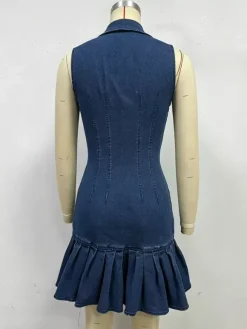 Robe mini en jean sans manches pour femme - Robe en jean bleu foncé à col perlé boutonnée ourlet à volants et coupe slim - Idéale pour une soirée décontractée d'été 2026