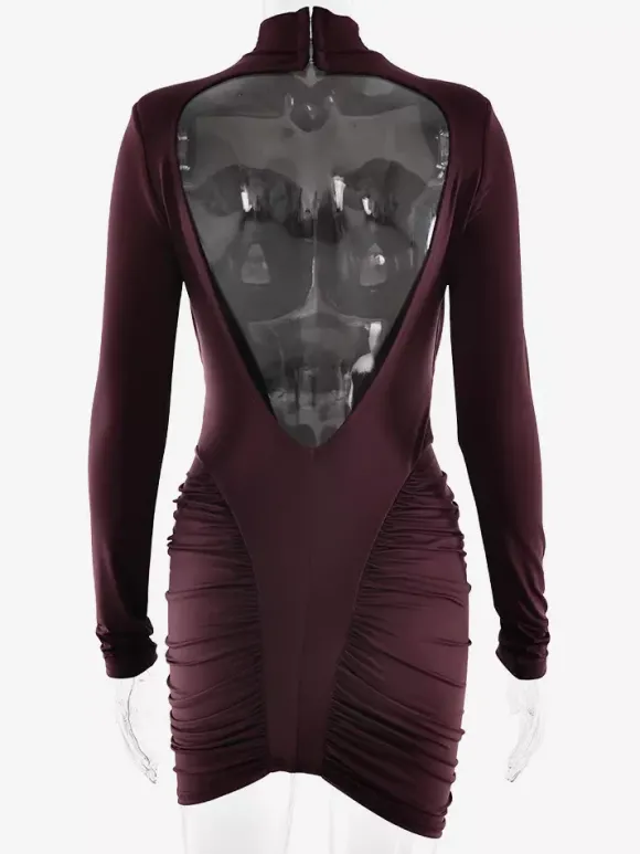 Robe mini moulante dos nu à col montant froncé style moderne collection femme 2026