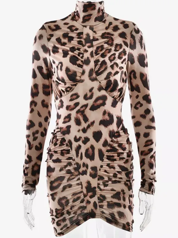 Robe mini moulante dos nu à col montant froncé style moderne collection femme 2026