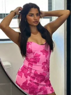Robe moulante à bretelles spaghetti et motifs floraux pour femme - Mini-robe sexy - Tenue idéale pour une soirée d'été en club (collection 2026)