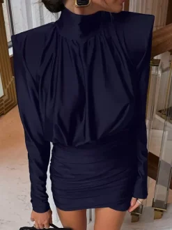 Robe moulante froncée à épaules rembourrées pour femme - Robe mini élégante en satin à col montant - Tenue chic et discrète pour cocktails printaniers 2026