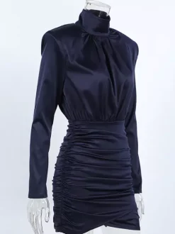 Robe moulante froncée à épaules rembourrées pour femme - Robe mini élégante en satin à col montant - Tenue chic et discrète pour cocktails printaniers 2026