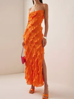 Robe moulante maxi orange sexy à bretelles spaghetti dos croisé volants et fente haute idéale pour une soirée en amoureux