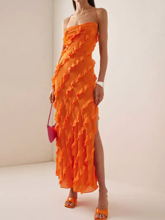 Robe moulante maxi orange sexy à bretelles spaghetti dos croisé volants et fente haute idéale pour une soirée en amoureux