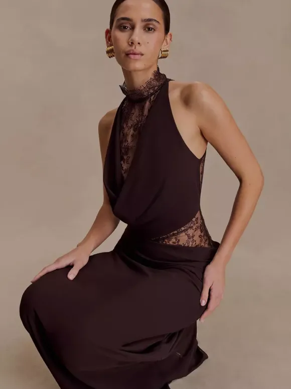 Robe moulante maxi sans manches à col montant empiècements en dentelle et découpes pour femme 2026