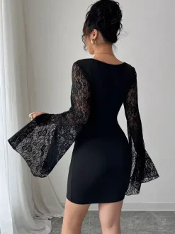 Robe moulante mini à col carré manches longues évasées en dentelle collection femme 2026
