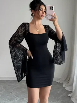 Robe moulante mini à col carré manches longues évasées en dentelle collection femme 2026