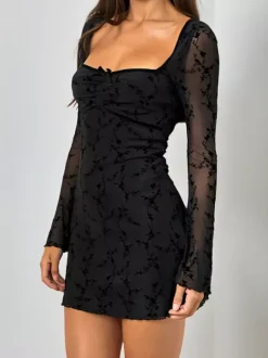 Robe moulante mini en dentelle florale vintage pour femme - Sexy transparente manches longues col carré - Esthétique Coquette idéale pour un rendez-vous printanier 2026