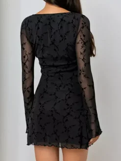 Robe moulante mini en dentelle florale vintage pour femme - Sexy transparente manches longues col carré - Esthétique Coquette idéale pour un rendez-vous printanier 2026
