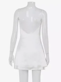 Robe nuisette en satin et dentelle pour femme - Mini-débardeur blanc sexy à bretelles spaghetti et décolleté en V - Idéale pour une soirée d'été 2026
