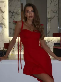 Robe nuisette rouge moulante à volants pour femme - Coupe ajustée fente haute asymétrique longue camisole - Soirée d'été 2026