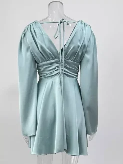 Robe patineuse en satin à col en V profond et manches longues en cloche plissée mini robe trapèze sexy pour femmes 2026